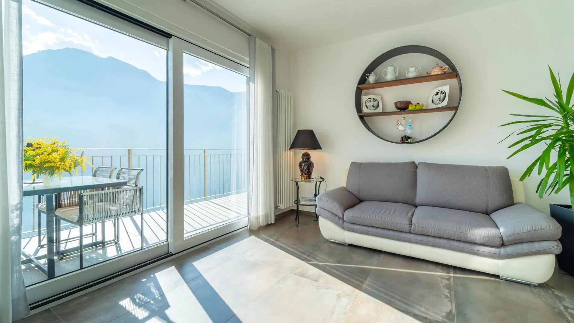 Ka' Doro With Lake View Nesso 0*,